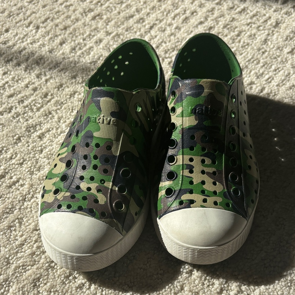 Native Jefferson slip on. Size 11